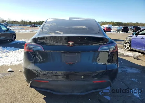 2023 Tesla Model Y z USA, uszkodzony, nr VIN 7SAYGAEE8PF846688